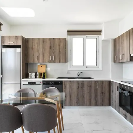 Alexis Court 301